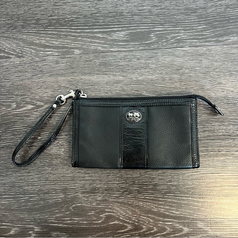 Coach Sutton Patent Trim Leather Zippy Wallet Wristlet